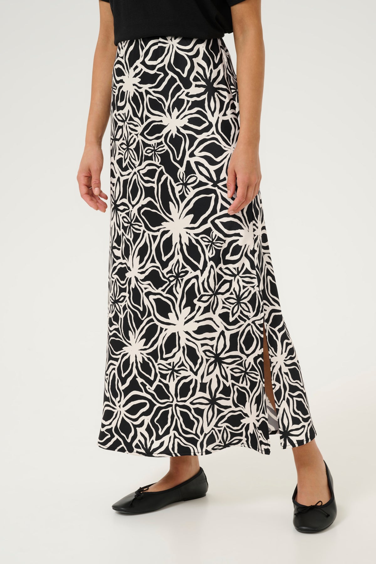 KAvera Skirt Black / Light Beige Flower - 10509609