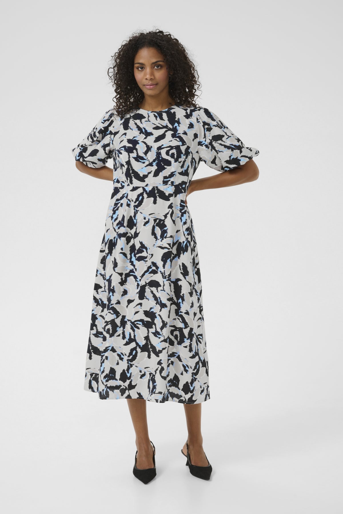 KApaco Dress Beige/Black/Blue Blurry Leaf - 10509643