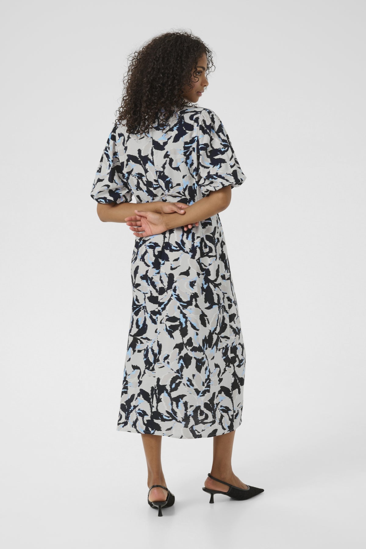 KApaco Dress Beige/Black/Blue Blurry Leaf - 10509643