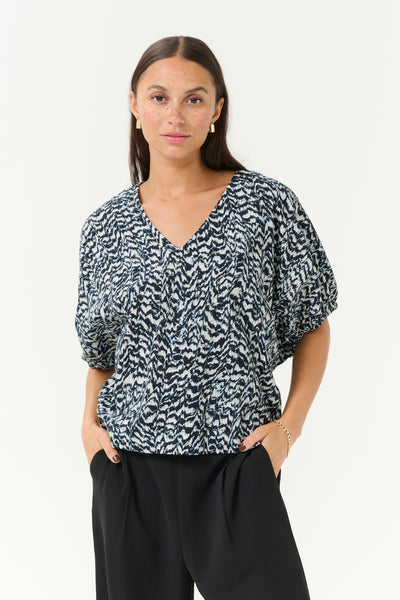 KAruffalo Blouse Blue / White Graphic Print - 10509934 Thumbnail