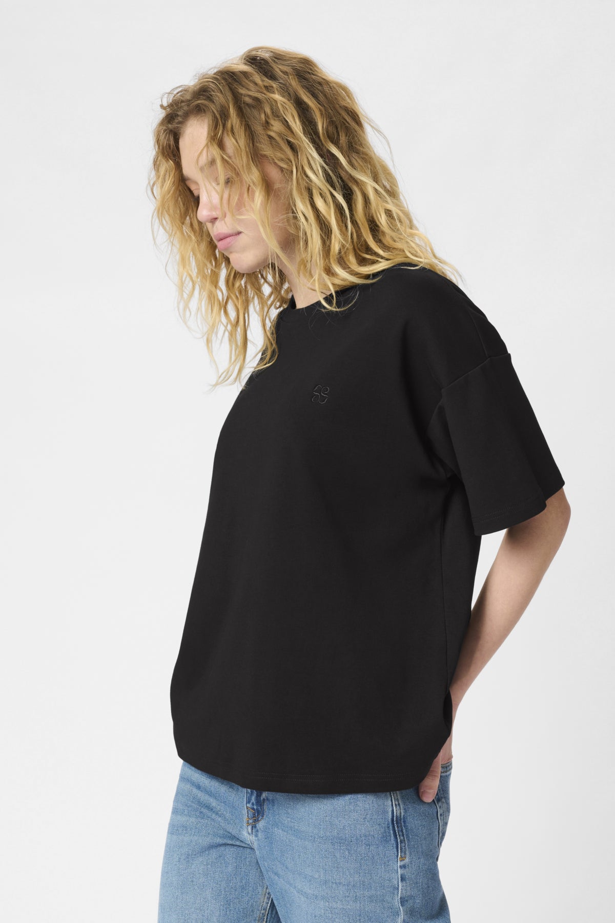 DanaMW Emb. Tee Black - 10705101