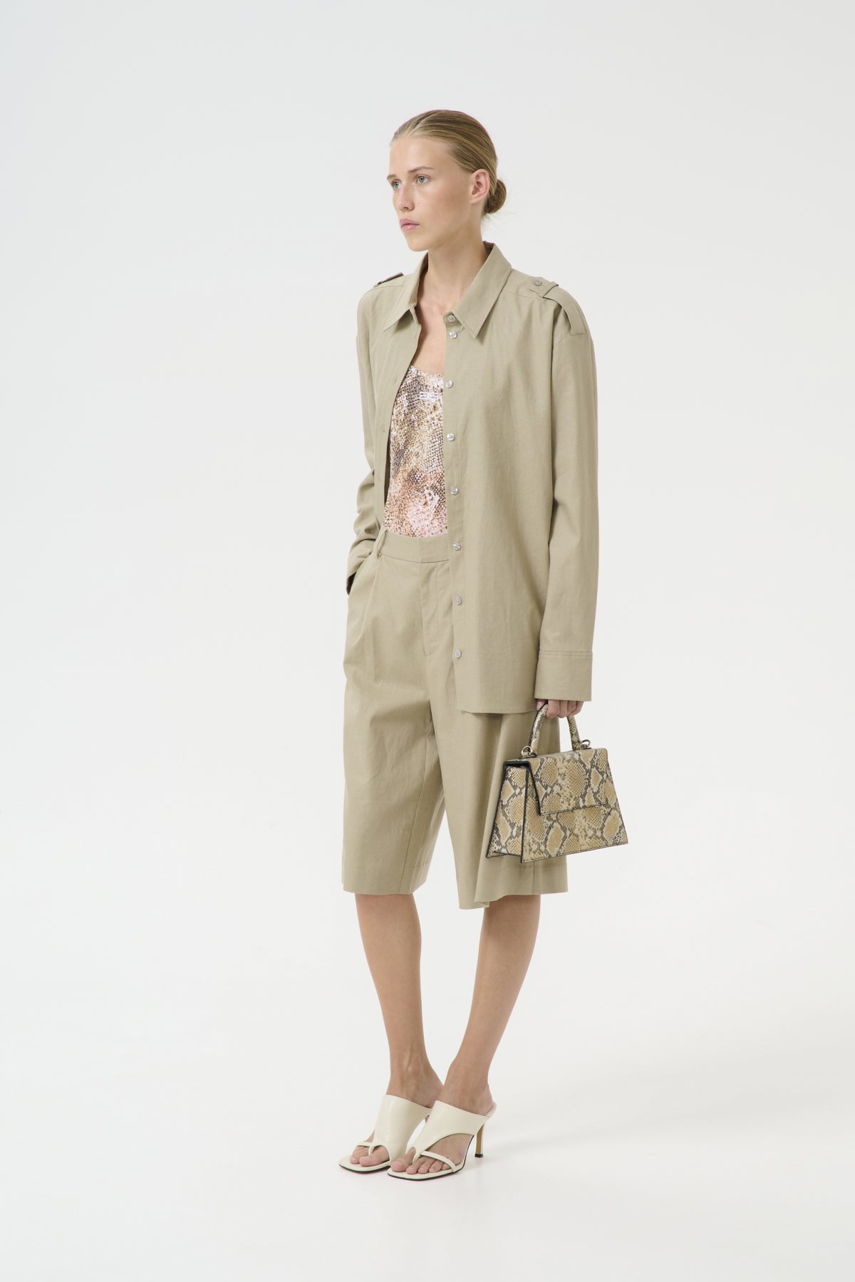 GZizza linen MW shorts Silver Sage