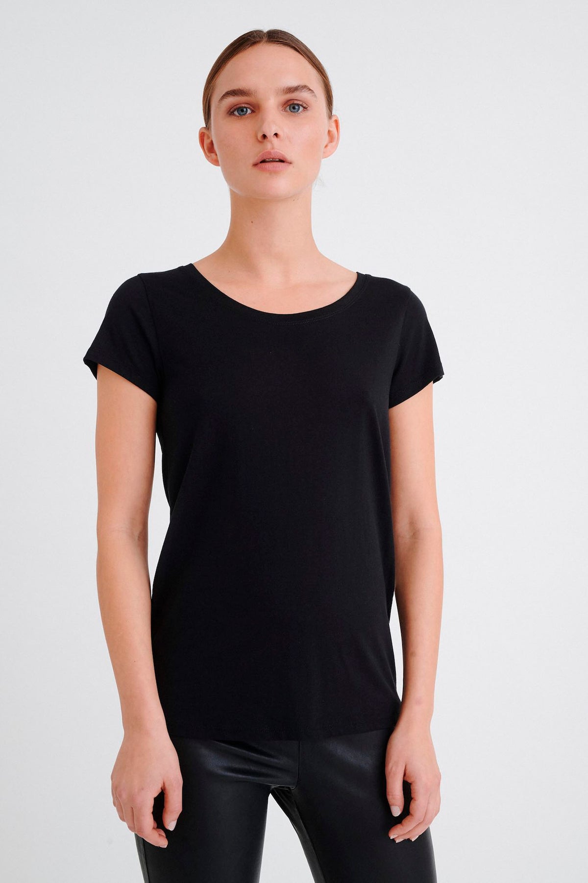 Rena T-shirt Black - 30100782