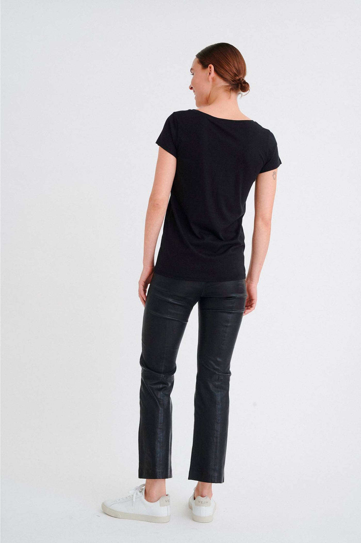 Rena T-shirt Black - 30100782