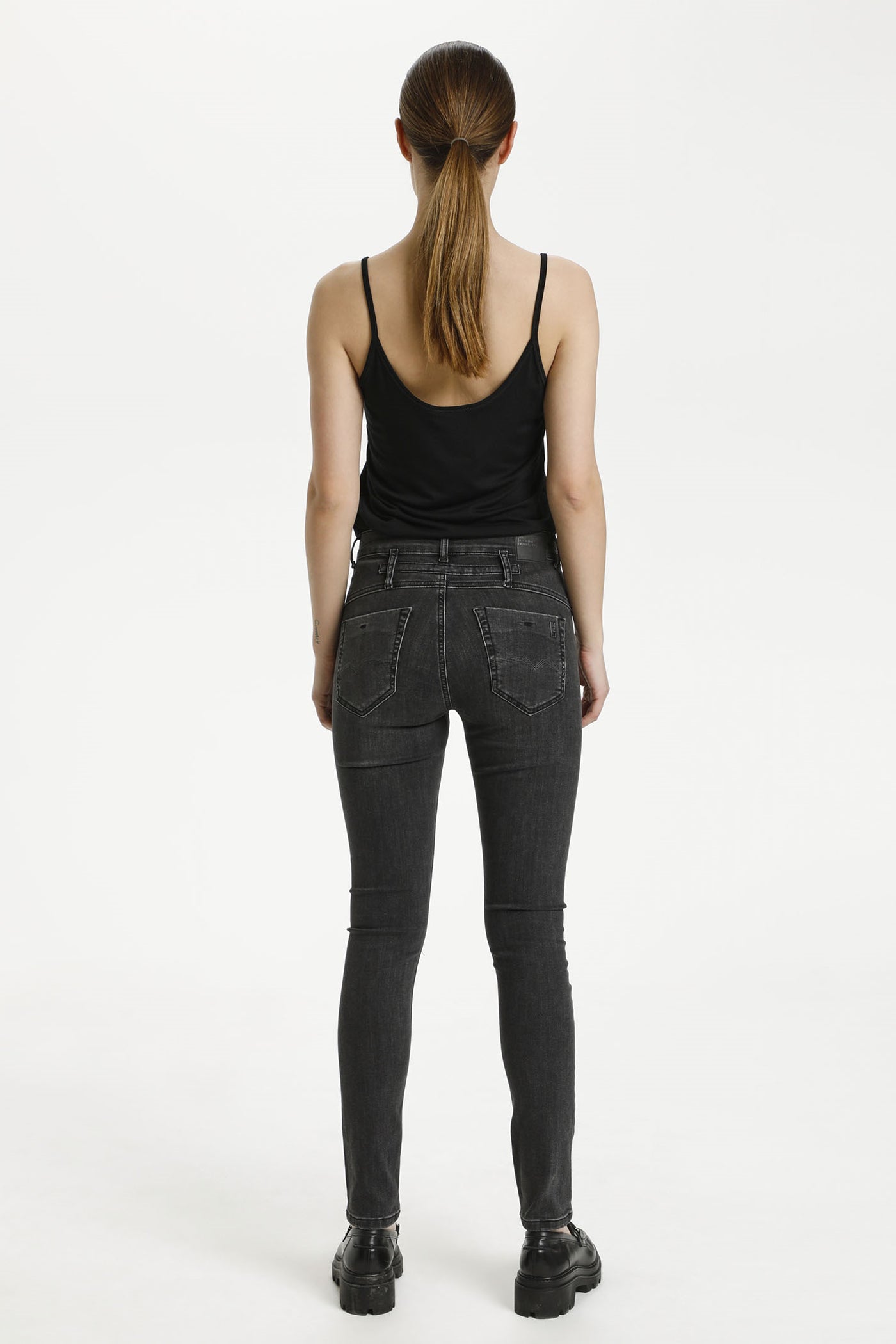 17 THE MODAL TOP Black