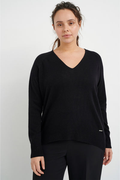 Lukka V-neck Pullover Premium Black - 30104240 Thumbnail