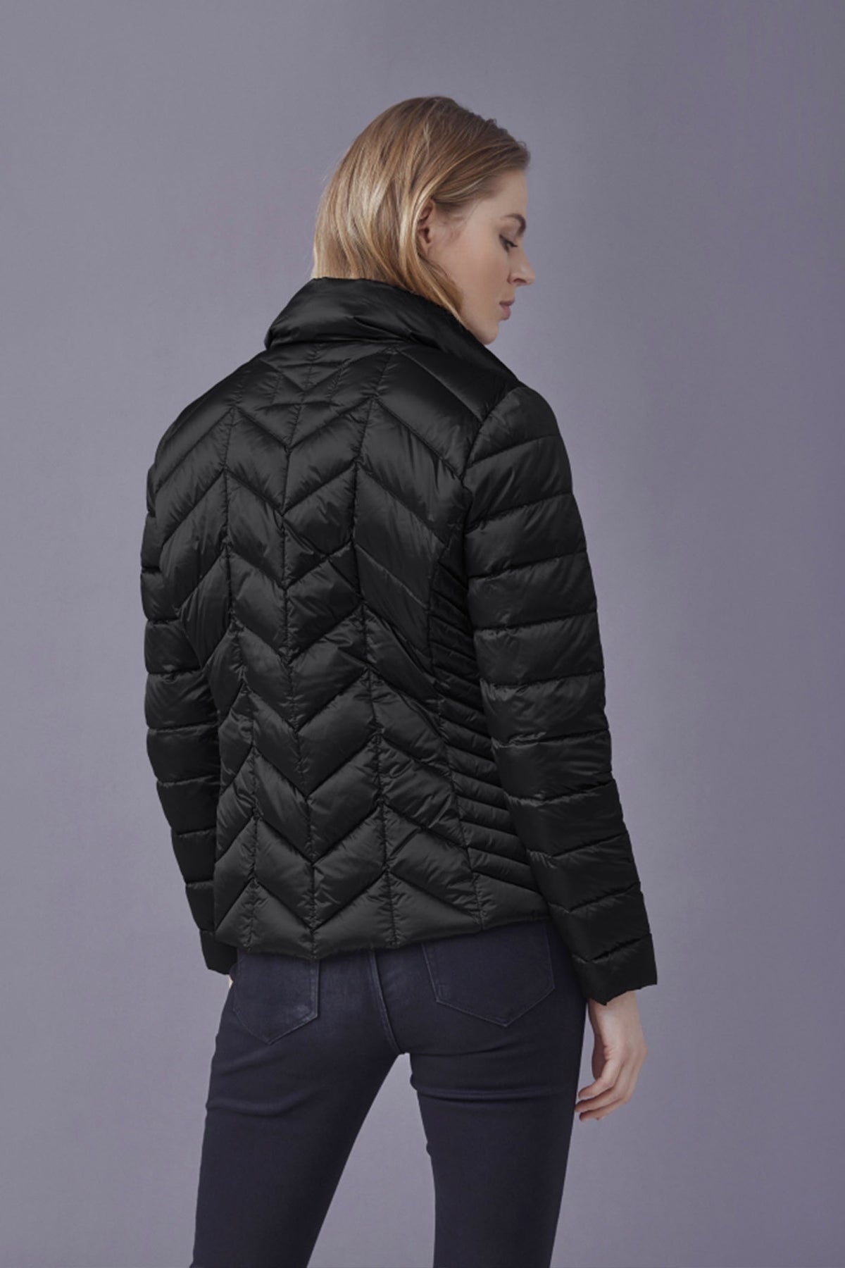 Daisy Black - 0222-2840-62