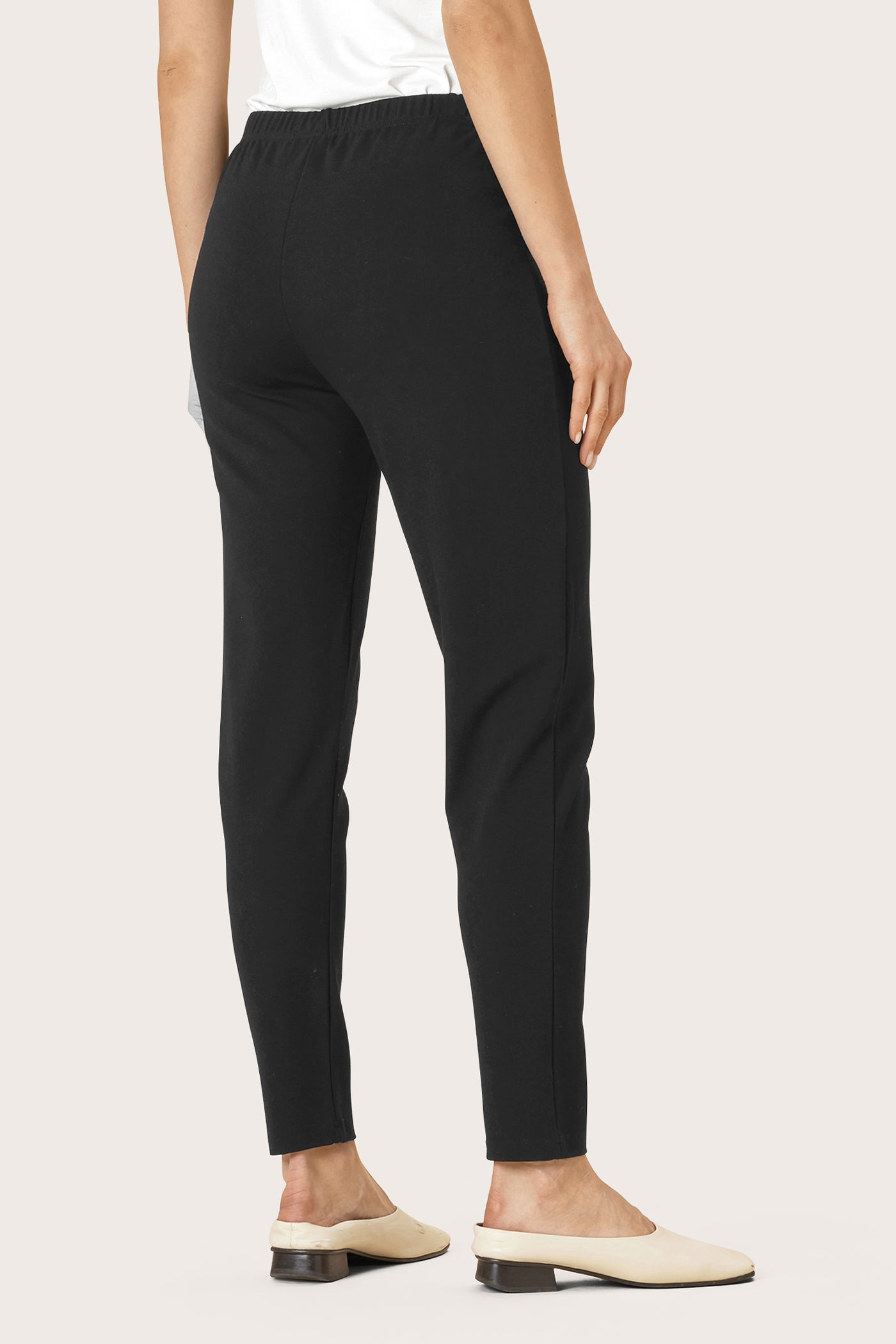 Perry Black - 1000354