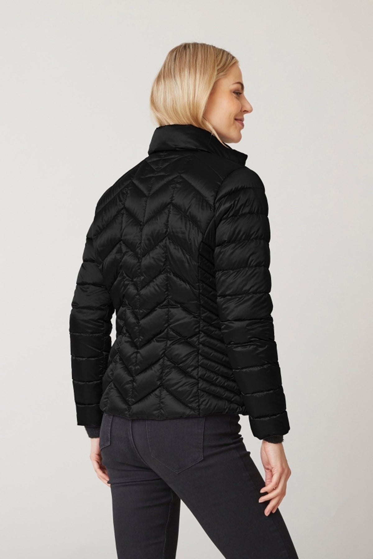Daisy Black - 0223-2040-62