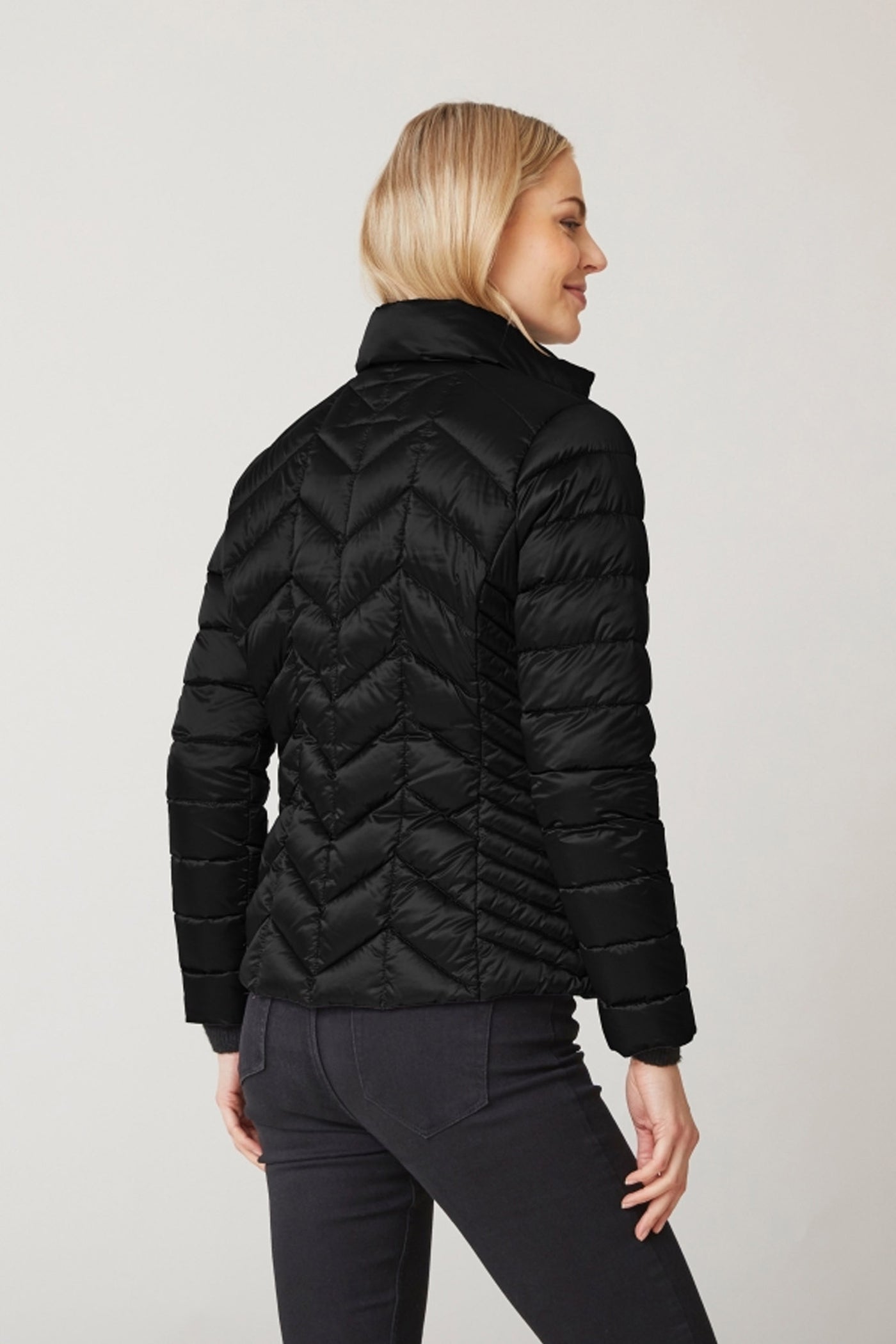 Daisy Black - 0223-2040-62
