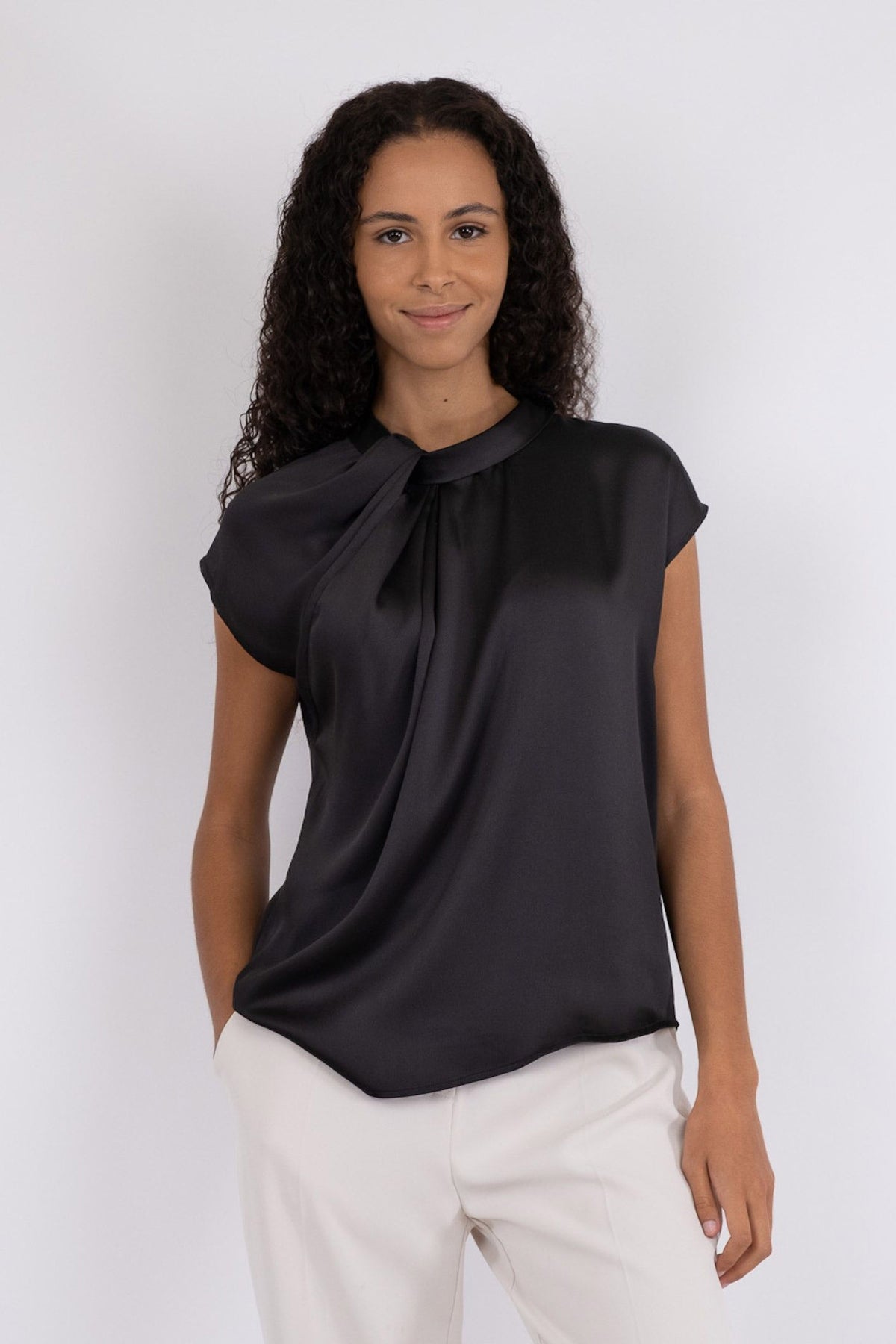 Fleur Drapy Satin Black - 160990