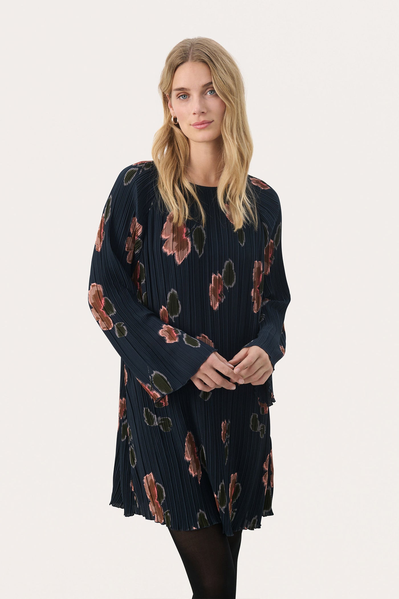 MilanasPW DR Dark Navy Blurred Flower - 30309529