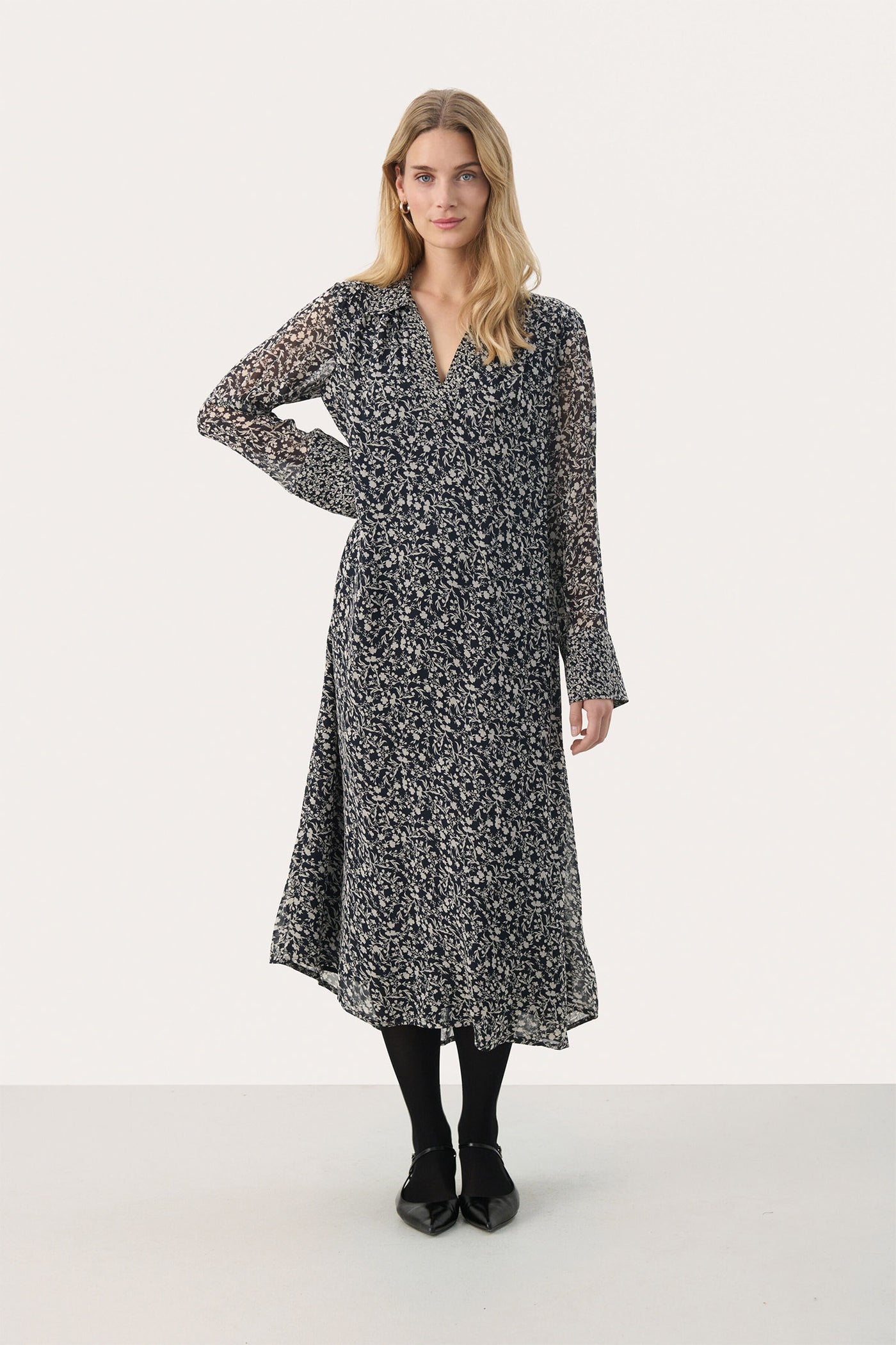 PriscilaPW DR Dark Navy Mini Flower