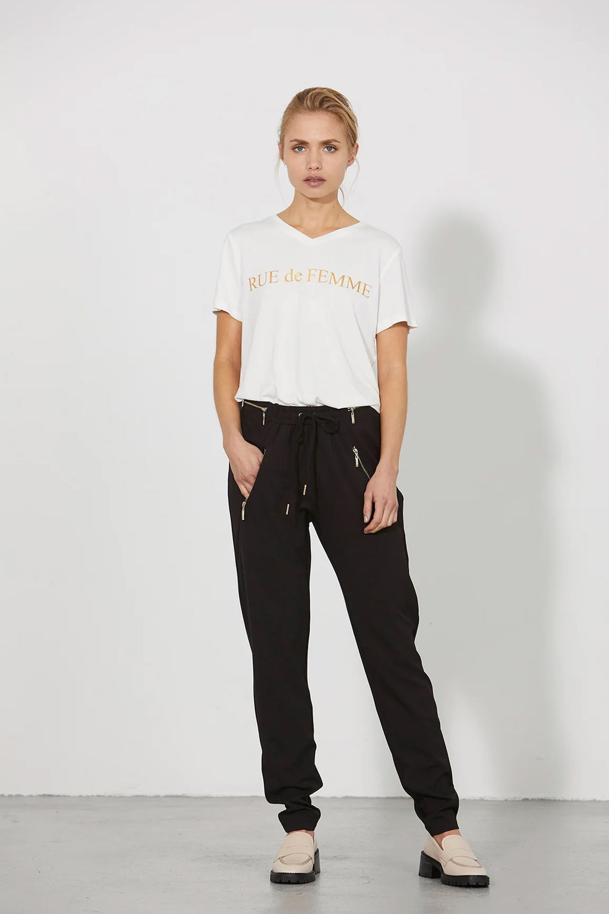 5328 New Columbine, gold 20 Black - RDF366