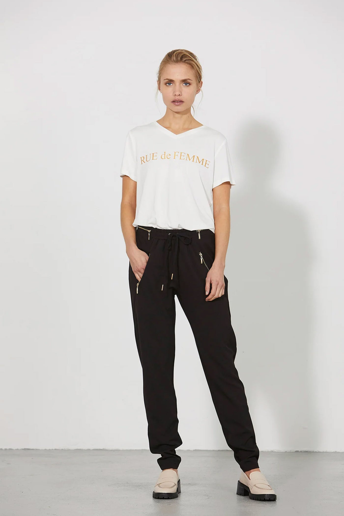 5328 New Columbine, gold 20 Black - RDF366