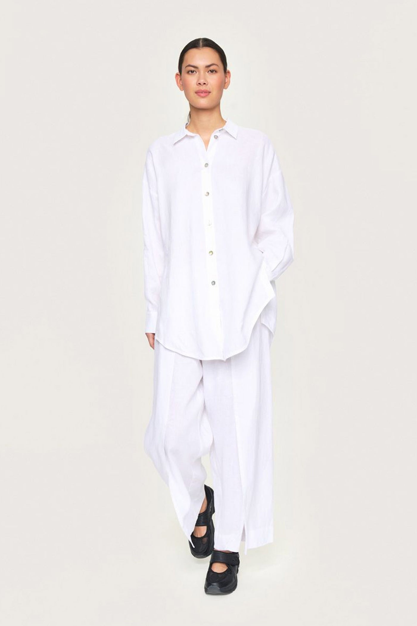 Airy linen White