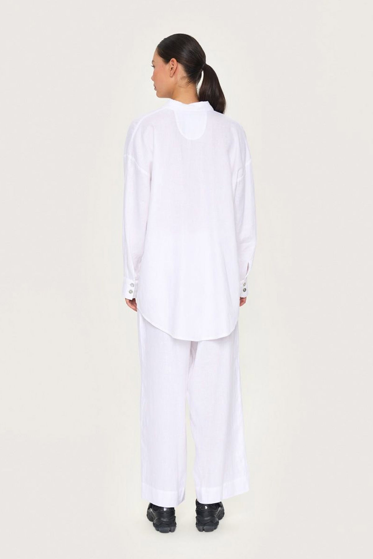 Airy linen White