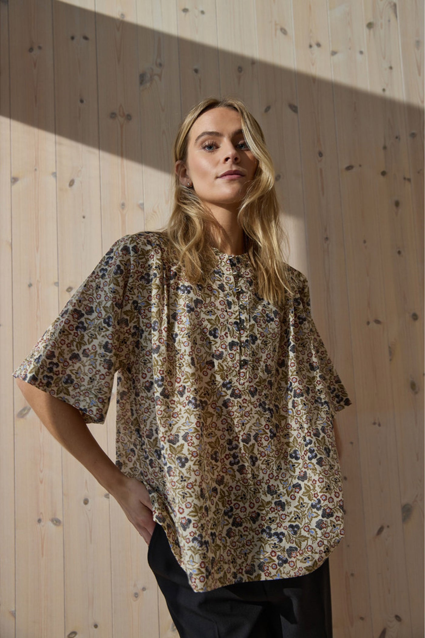 620HMMania blouse 116 Golden-sand - Hm1168