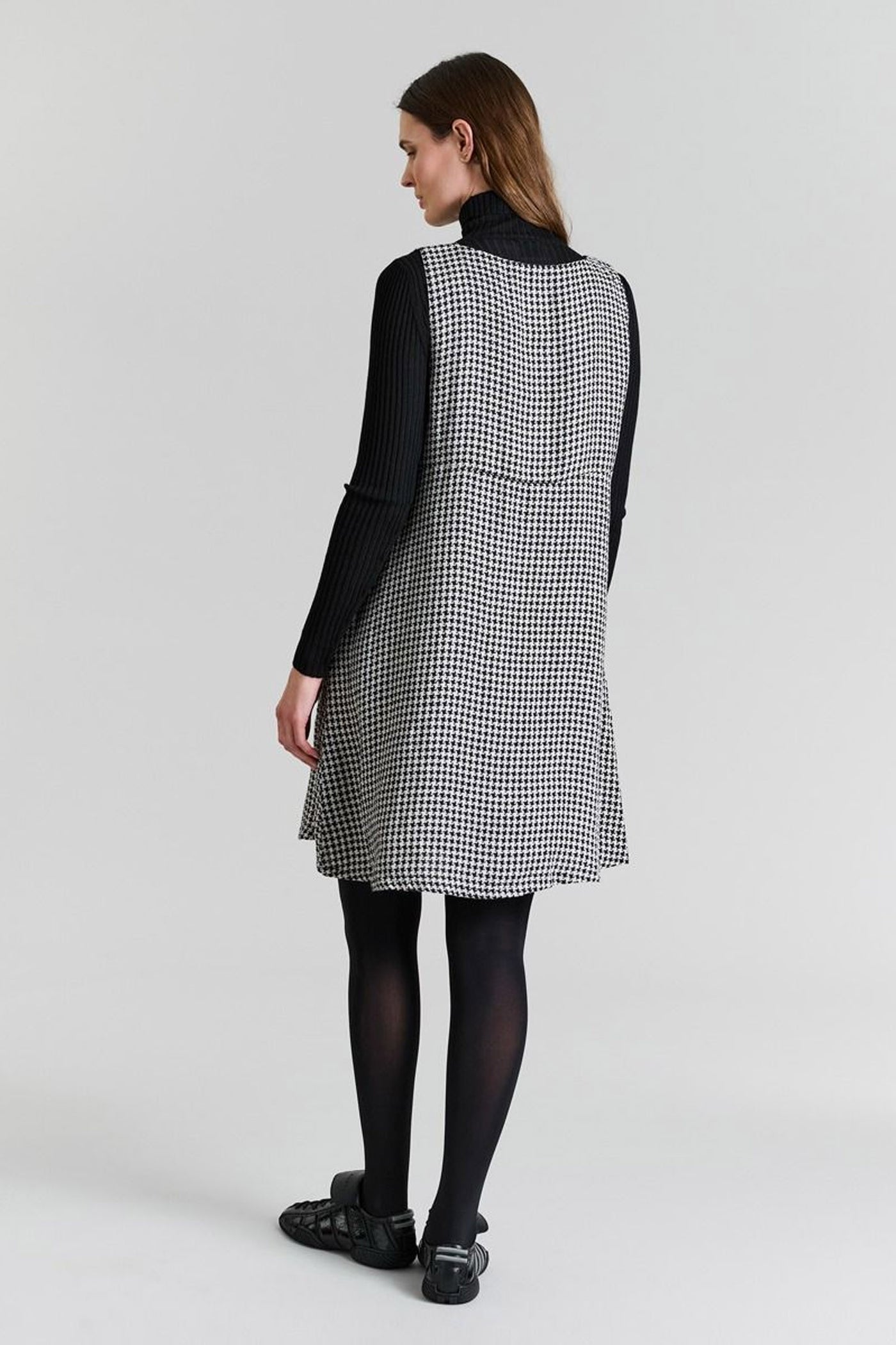 Chesu Ã¦rmelÃ¸s kjole BLACK/IVORY PEPITA - 256-2435-5297
