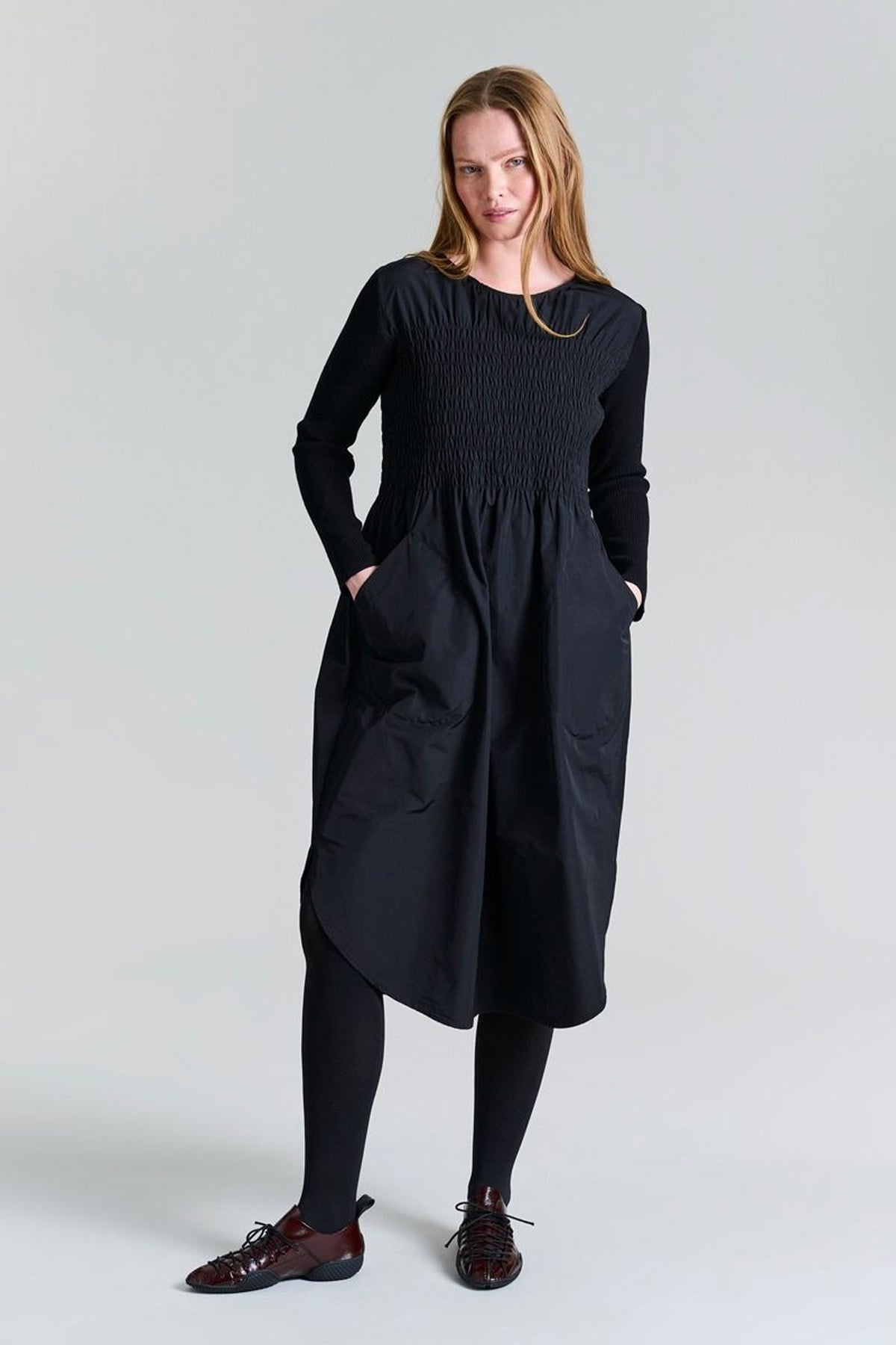 Fukkura poplin kjole med smock Black - 256-2380-5306