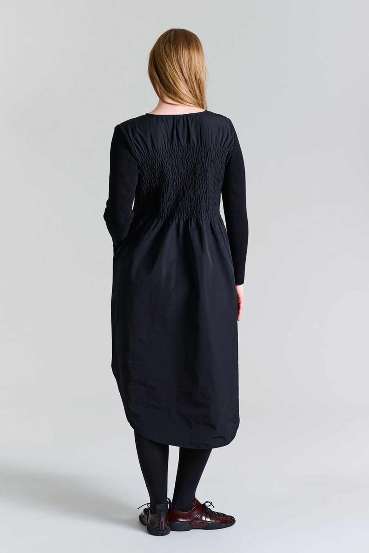 Fukkura poplin kjole med smock Black - 256-2380-5306