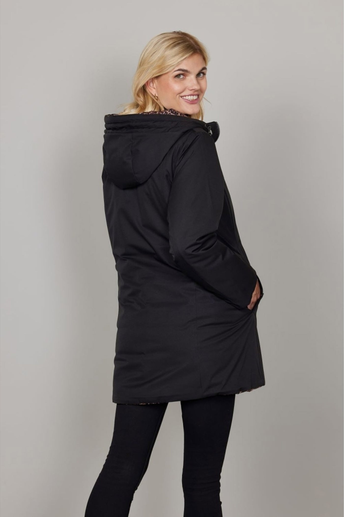 Makenzie 90-Black w. leo - 0225-2089-86