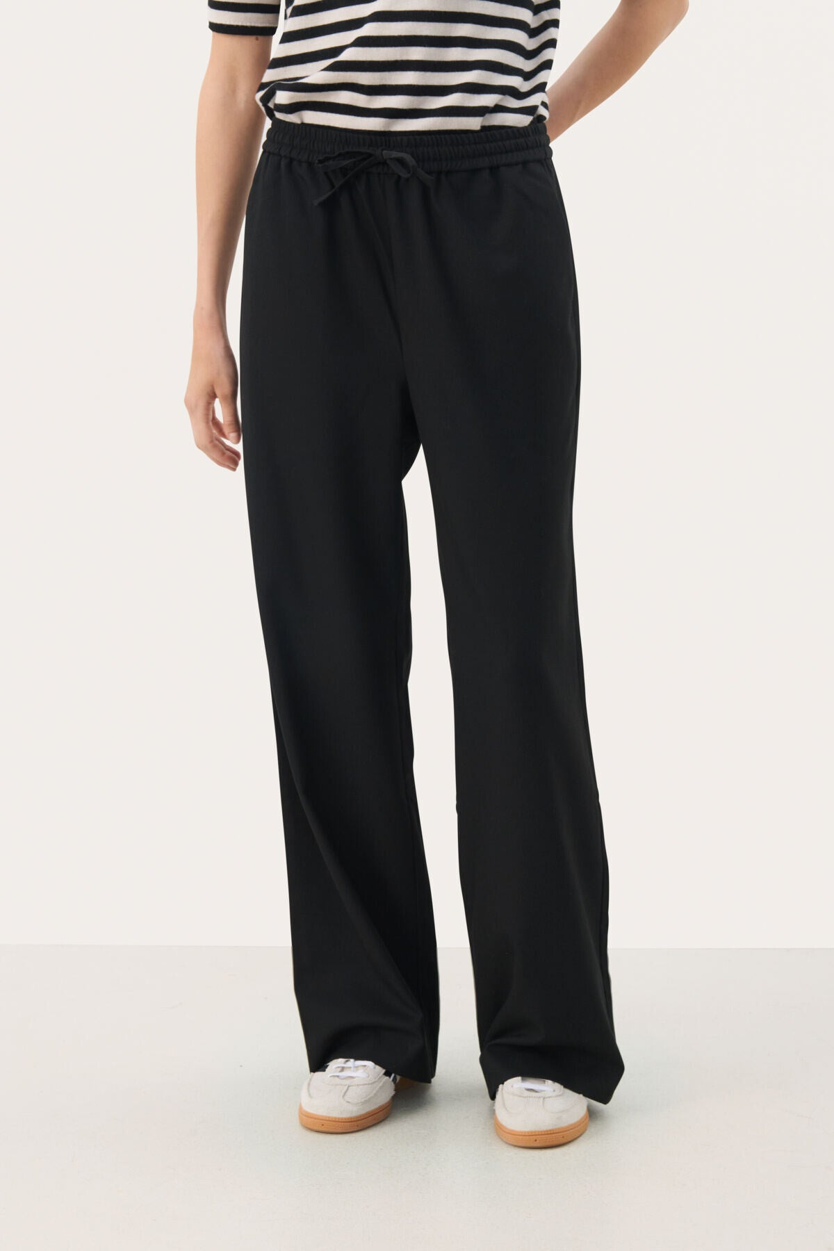 166920Black
