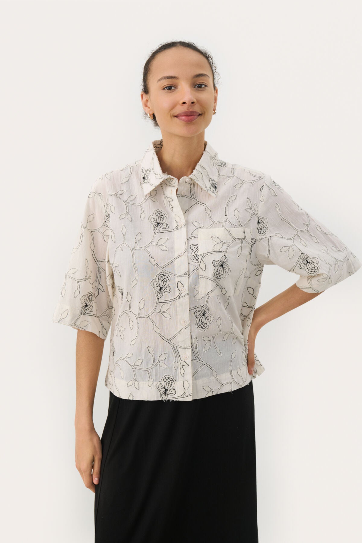 TonnaPW SH Black Stitch on White - 30309825