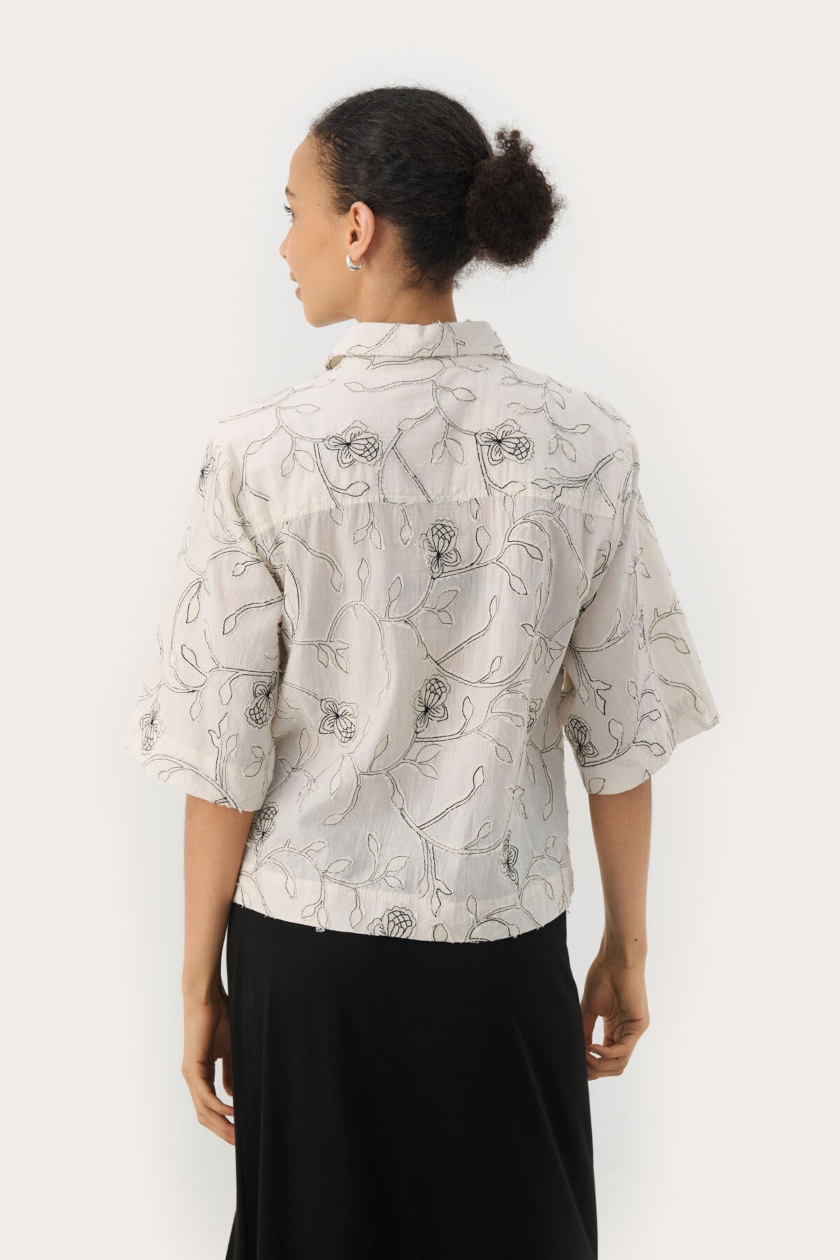 TonnaPW SH Black Stitch on White - 30309825