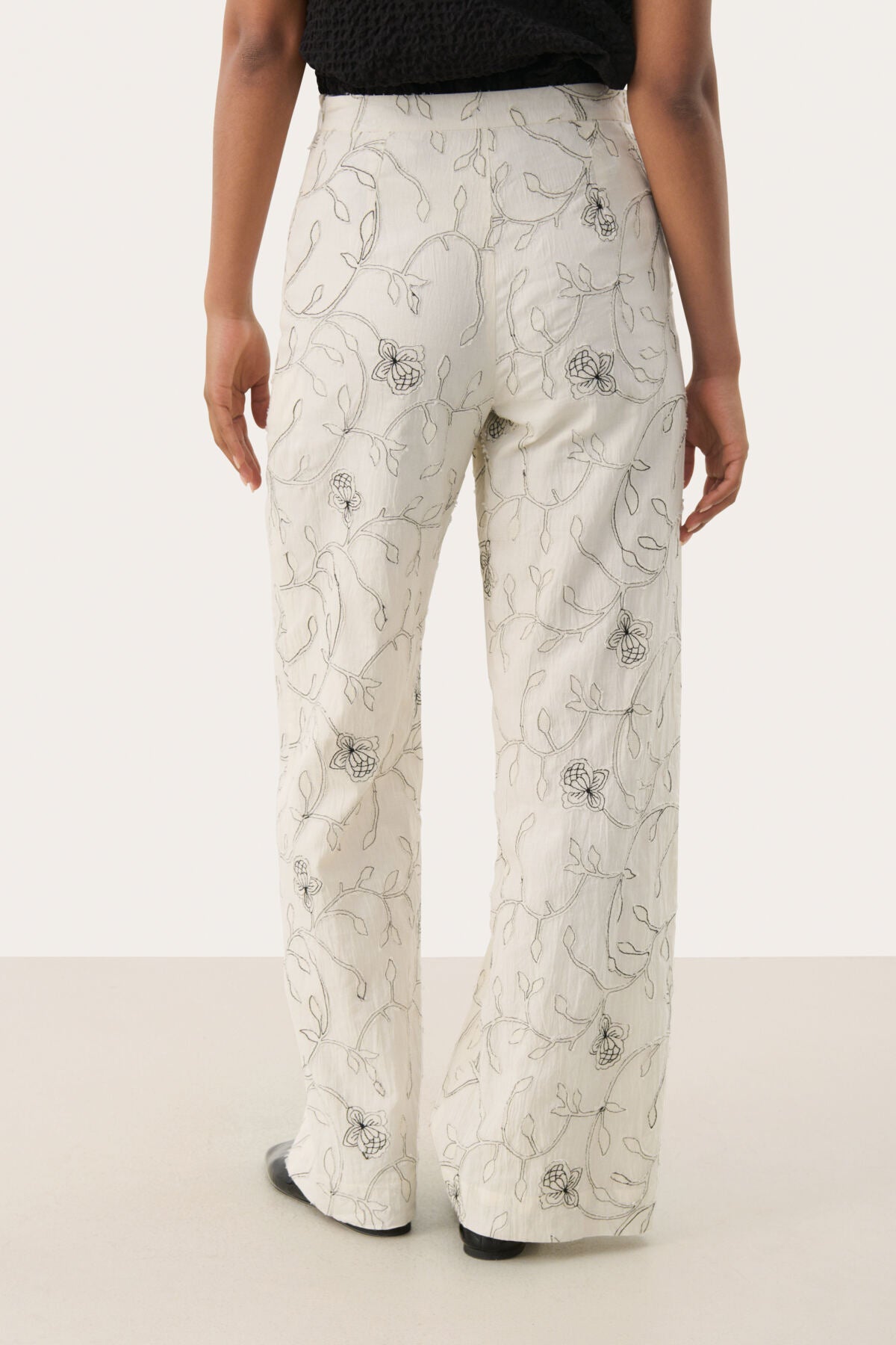 TrisjaPW PA Black Stitch on White - 30309826