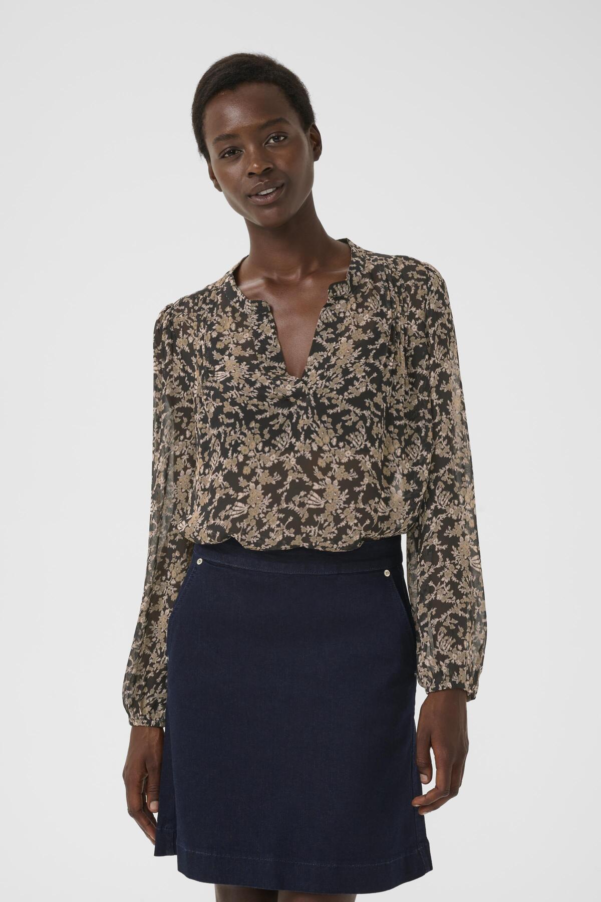 SandiPW BL Black Flower Bouquet Print - 30309960