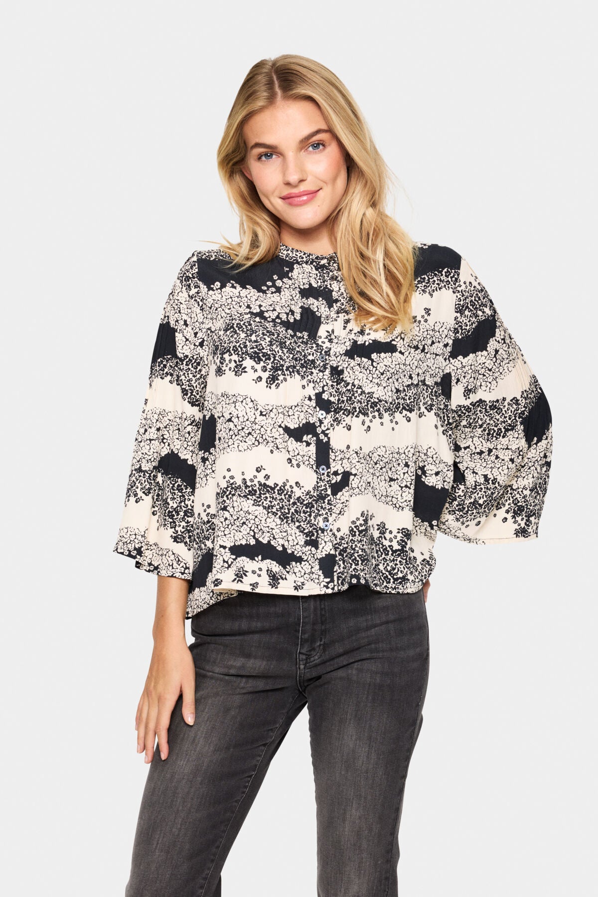IselinSZ Blouse Black Wavy Flowers - 30513799
